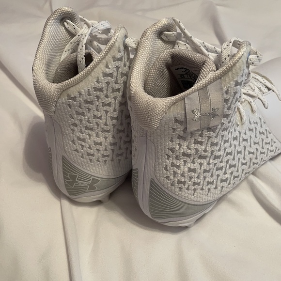 Women’s UA Highlight MC Lacrosse Cleats - Picture 3 of 5